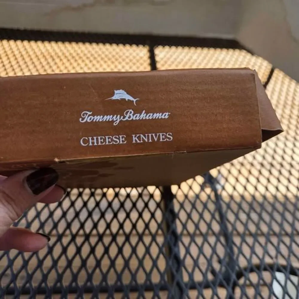 Tommy Bahama cheese knife set